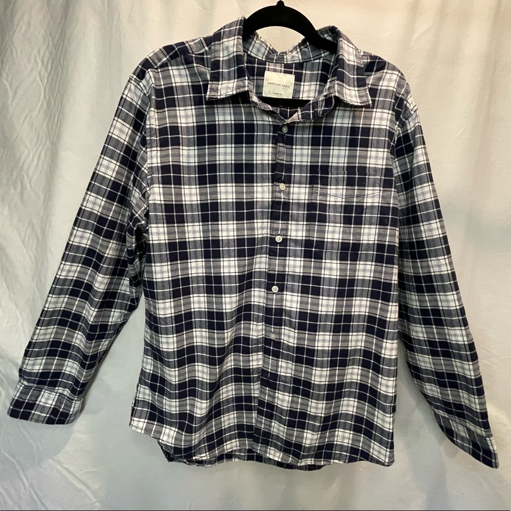 American Eagle classic fit plaid button down shirt